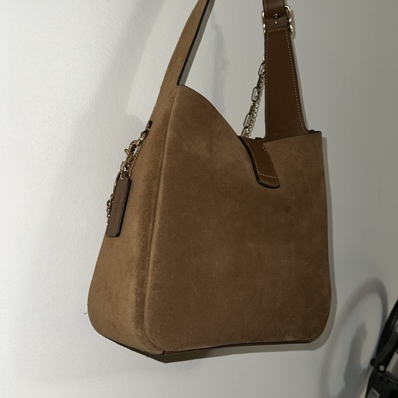 New Viral Coach Hadley - Picture 3 of 8